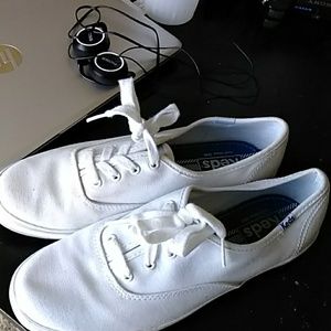 KEDS white low cut sneakers